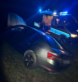 Wizerunek sprawcy kradzieży sklepowej.