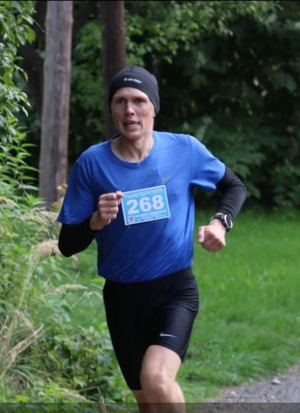 Biegnący mężczyzna.