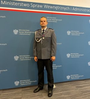 sierżant Damian Majda wyróżniony medalem im. podkomisarza policji Andrzeja Struja