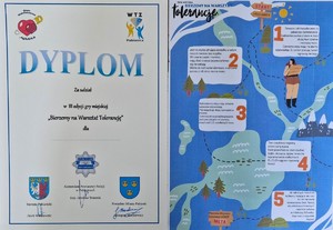 Z lewej strony zdjęcie dyplomu, z prawej mapa gry terenowej.