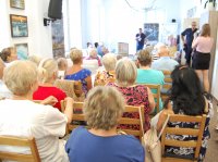 policjanci podczas spotkania z seniorami