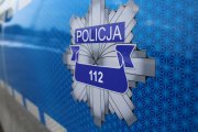 policyjna gwiazda na niebieskim tle z napisem POLICJA 112