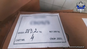 etykieta z oznaczeniem numeru opakowania 4 i wagą 213,2 kilograma
