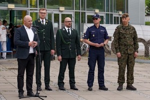 Komendant Powiatowy Policji w Tomaszowie Maz. mł insp. Przemysław Mazurkiewicz, Prezydent Tomaszowa Maz. Marcin Witko, przedstawiciele PZŁ i dowódca ŁWOT.