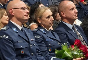 Komendant Powiatowy Policji w Tomaszowie Maz. mł. insp. Przemysław Mazurkiewicz , I Zastępca Komendanta Powiatowego Policji w Tomaszowie Maz. podins. Wioletta Stawiarska oraz Pan Michał Czechowicz