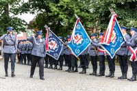 Komendant Wojewódzki Policji w Łodzi wraz z innymi policjantami
