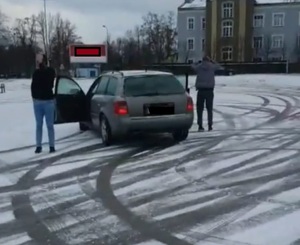 Sprawca wykroczenia uwieczniony na nagraniu przesłanym do komendy policji