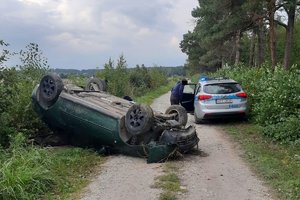 Radiowóz na miejscu zdarzenia drogowego