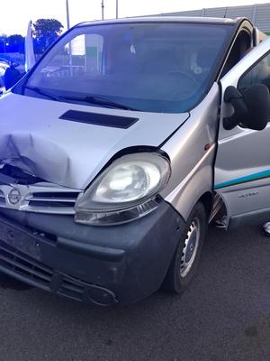 Uszkodzony przód busa.