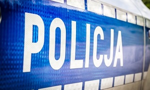 Napis POLICJA na niebieskim tle.