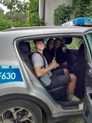 Warsztaty profilaktyczne z udziałem młodzieży z Powiatowego Zespołu Szkól w Złoczewie z udziałem służb mundurowych, strażaków ochotników, WORD -u,  Nadleśnictwa Złoczew.
