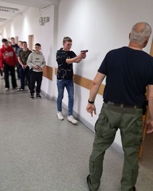 Wizyta uczniów Zespołu Szkół na r 1 w Wieluniu w Ośrodku Szkolenia Policji w Łodzi z/s Sieradzu.