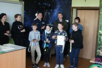 Policjanci wraz z uczestnikami eliminacji.