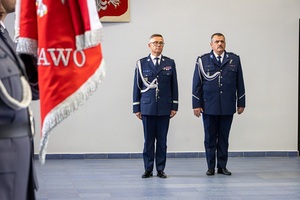 Od lewej strony- nadinspektor Sławomir Litwin Komendant Wojewódzki Policji w Łodzi oraz młodszy inspektor Wojciech Świercz - Komendant Powiatowy Policji w Kutnie.