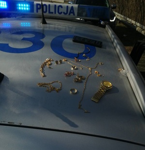 zabezpieczone przedmioty z kradzieży.
