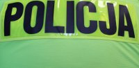 napis POLICJA na kamizelce.