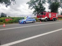 policjanci zabezpieczają miejsce zdarzenia.
