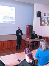 prelekcja policjantek dotycząca doboru do służby w Policji