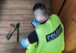 zabezpieczony przez policjantów sprzęt.