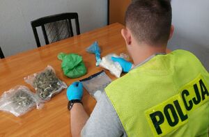 zabezpieczone przez policjantów narkotyki.