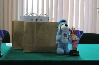 zdjęcie przedstawiające nagrody za zajęcie I miejsce w konkursie "Wyloguj się do życia"