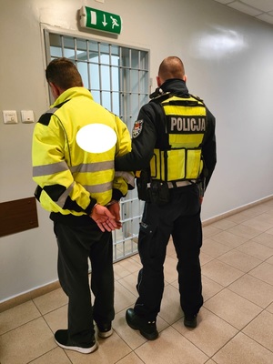 zatrzymany z policjantem w policyjnym areszcie.