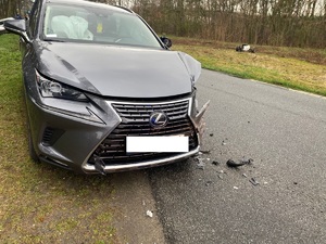 uszkodzony lexus.