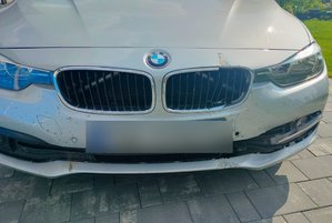 widzimy przód pojazdu marki BMW
