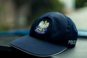czapka policyjna.