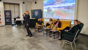 wystąpienia poszczególnych prelegentów.