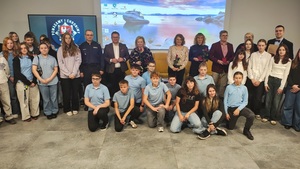 wspólne zdjęcie prelegentów, organizatorów i wszystkich pozostałych uczestników.