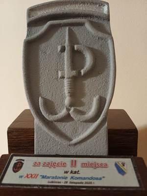 Statuetka za zajęcie II miejsca w maratonie.