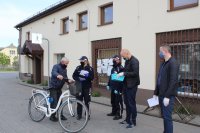 Wręczanie ulotki i maseczki na terenie Gminy Zduńska Wola
