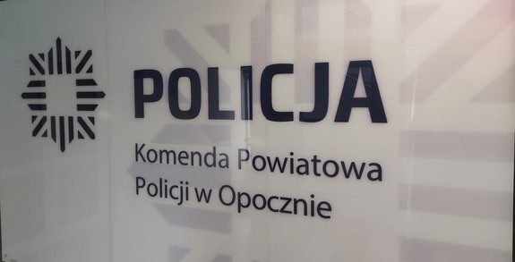 napis Policja Komenda Powiatowa Policji w Opocznie