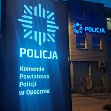 budynek komendy policji.