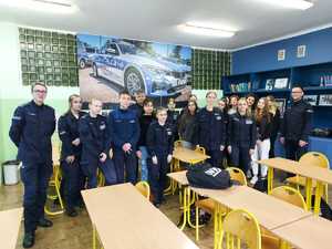 Zdjęcie z uczniami zespołu szkół mundurowo - technicznych w Ostrowie