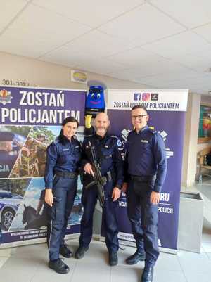 Policjanci podczas targów pracy Uniwersytetu Łódzkiego